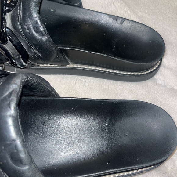 Louis Vuitton Leather Chain-Link Accents Slides - Picture 4 of 16